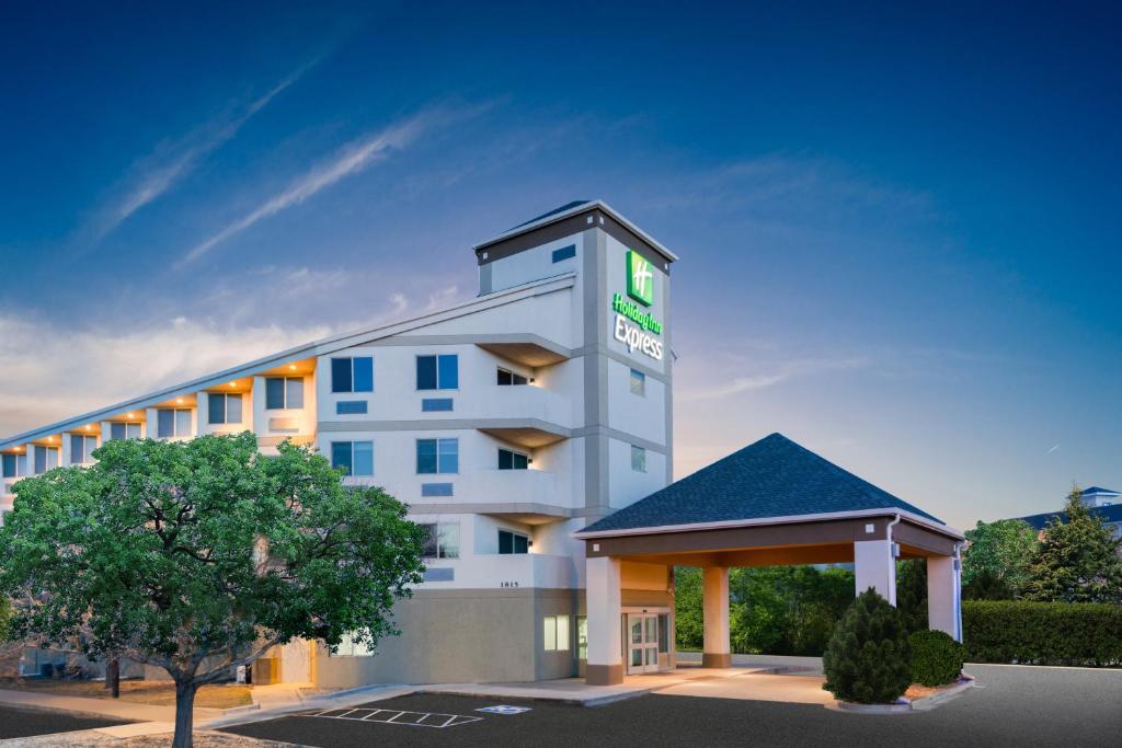 Holiday Inn Express & Suites Colorado Springs-Airport an IHG Hotel Main image 1